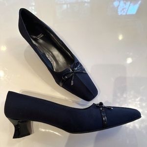 Almost NEW! Stuart Weitzman Navy Matte Satin Heel with Patent Leather Trim